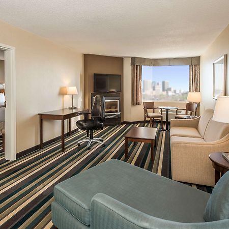 Best Western Plus Winnipeg Airport Hotel Экстерьер фото