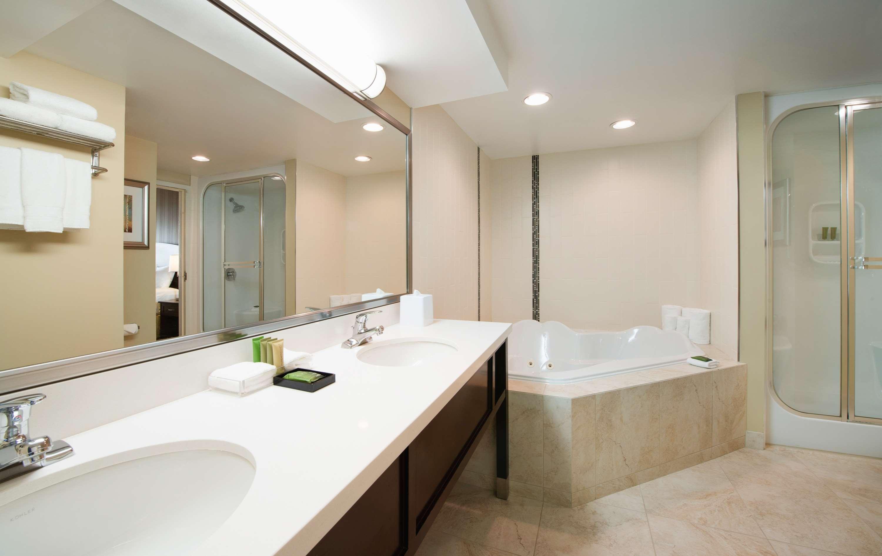 Best Western Plus Winnipeg Airport Hotel Экстерьер фото