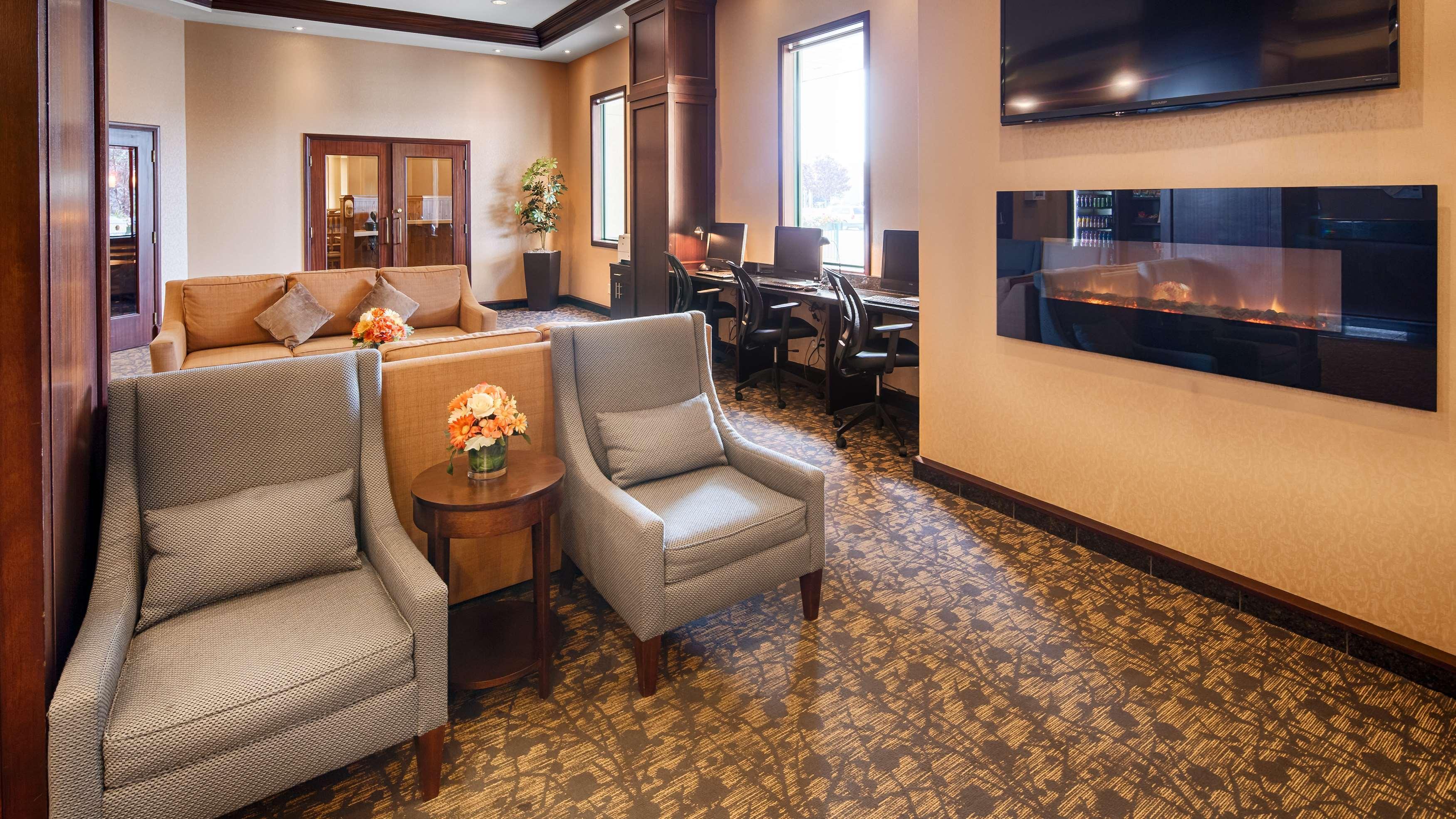Best Western Plus Winnipeg Airport Hotel Экстерьер фото