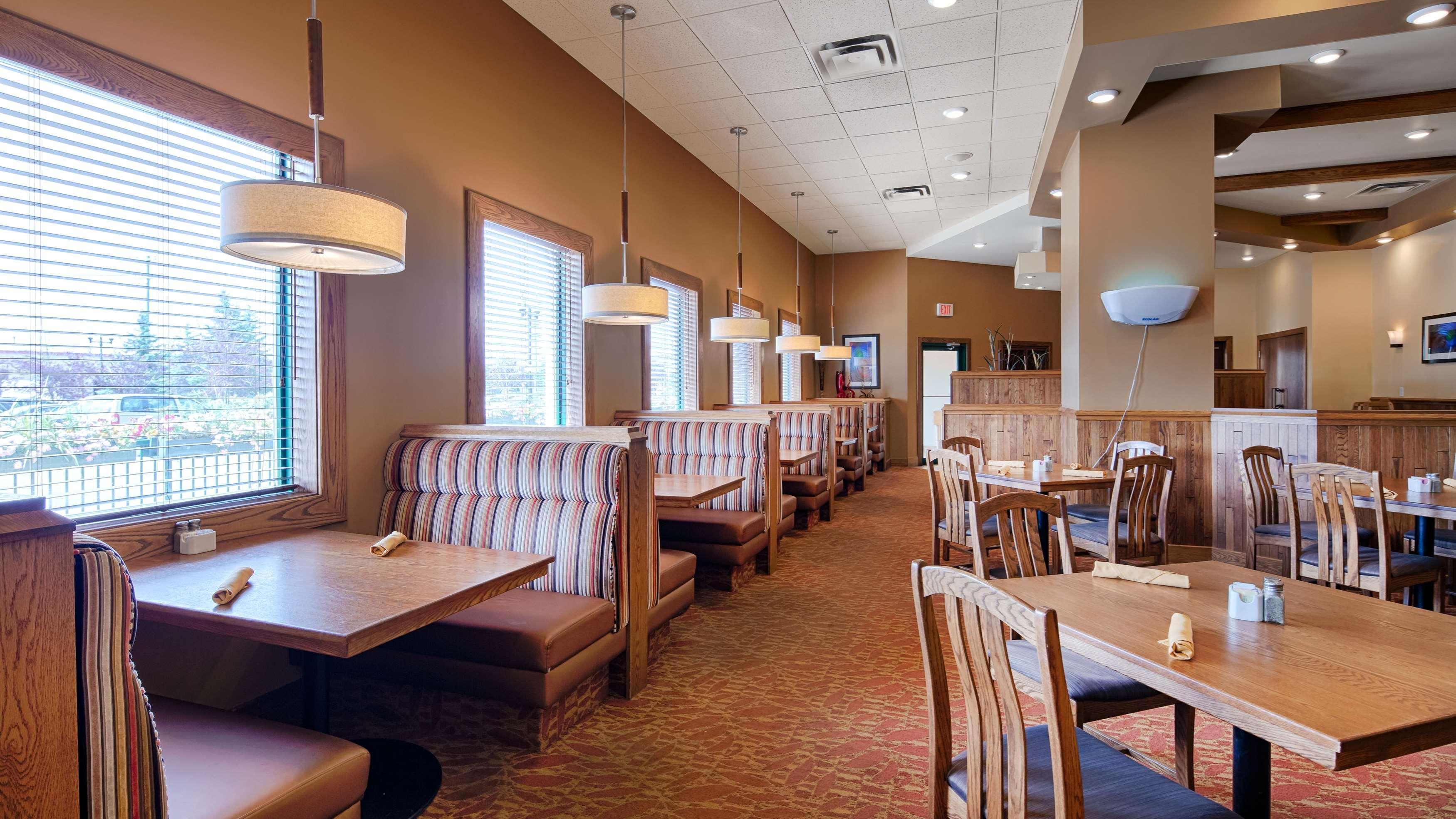 Best Western Plus Winnipeg Airport Hotel Экстерьер фото
