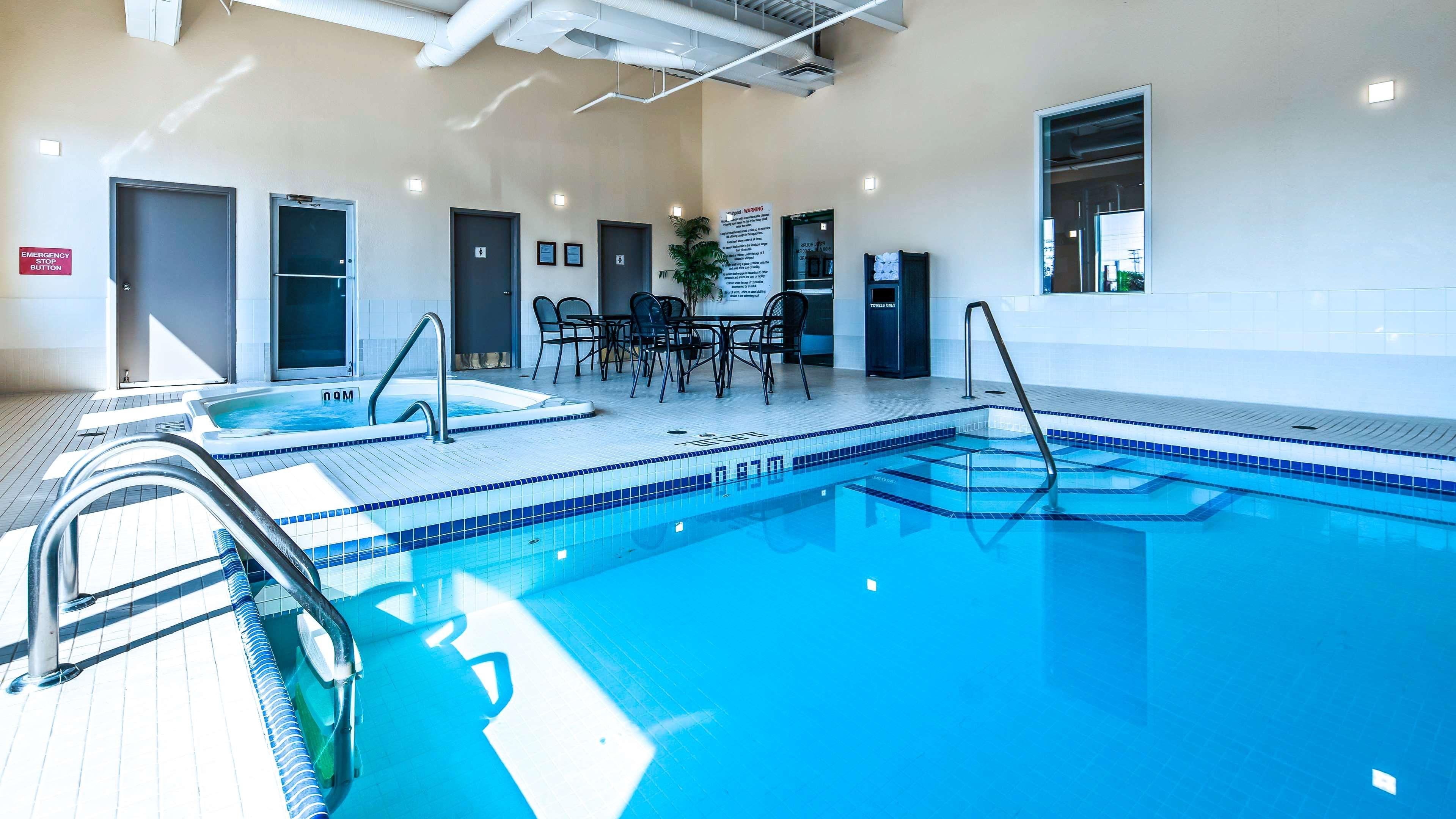 Best Western Plus Winnipeg Airport Hotel Экстерьер фото