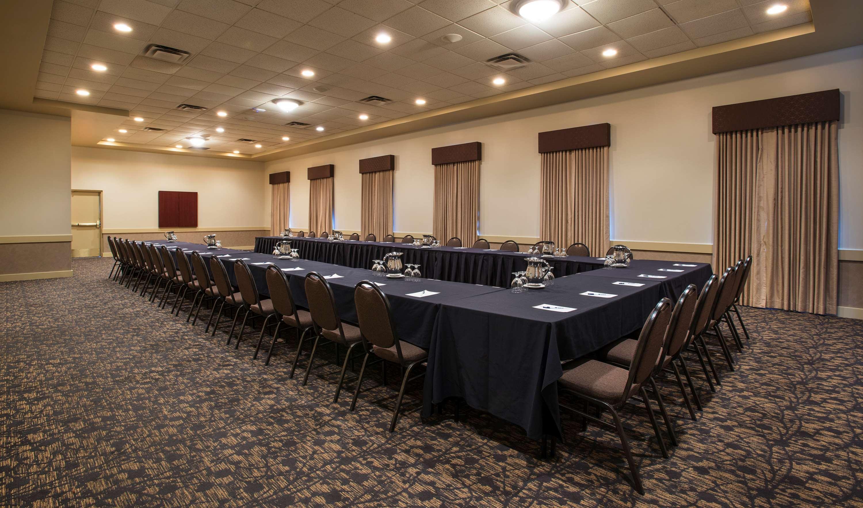 Best Western Plus Winnipeg Airport Hotel Экстерьер фото