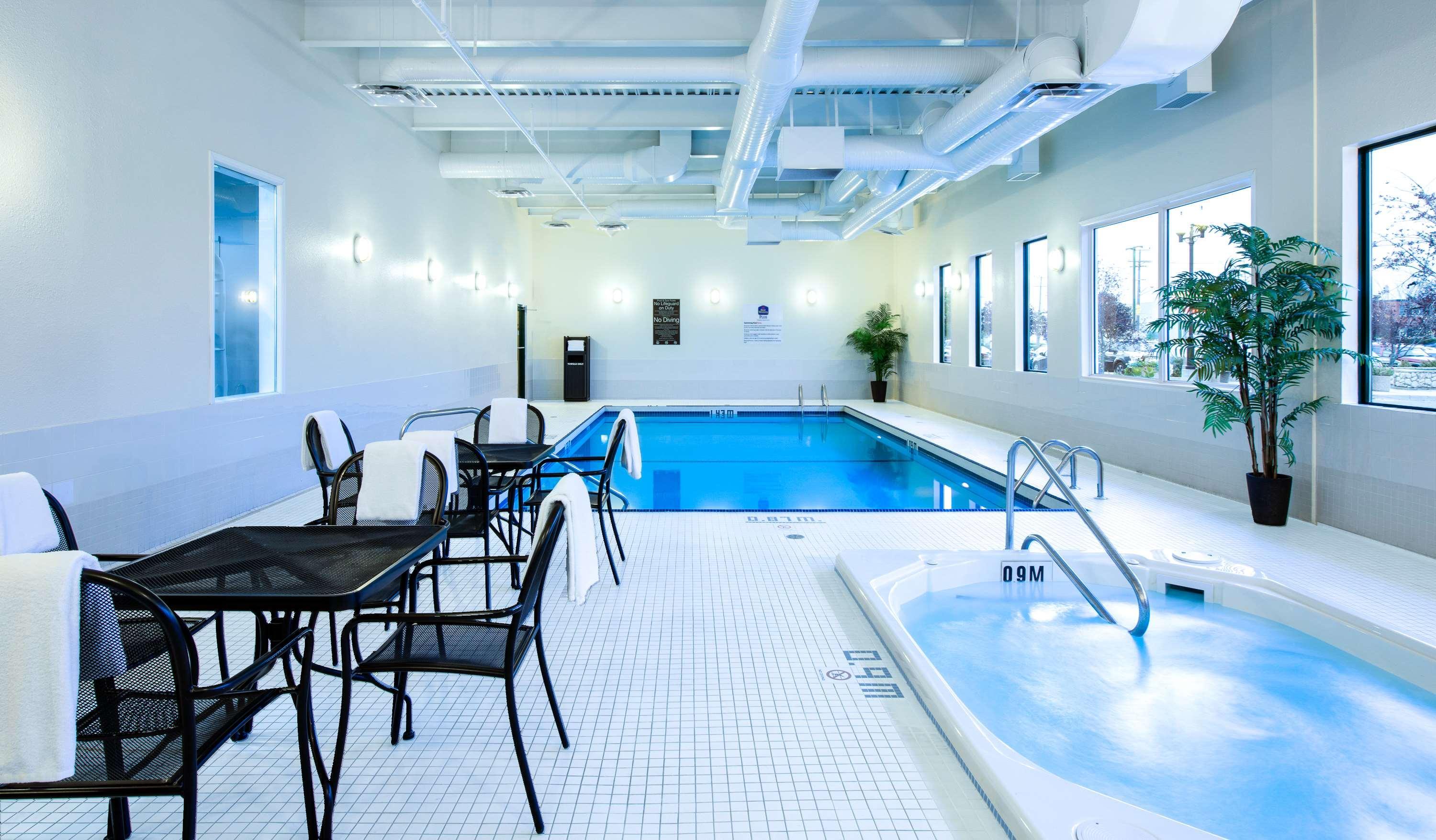 Best Western Plus Winnipeg Airport Hotel Экстерьер фото