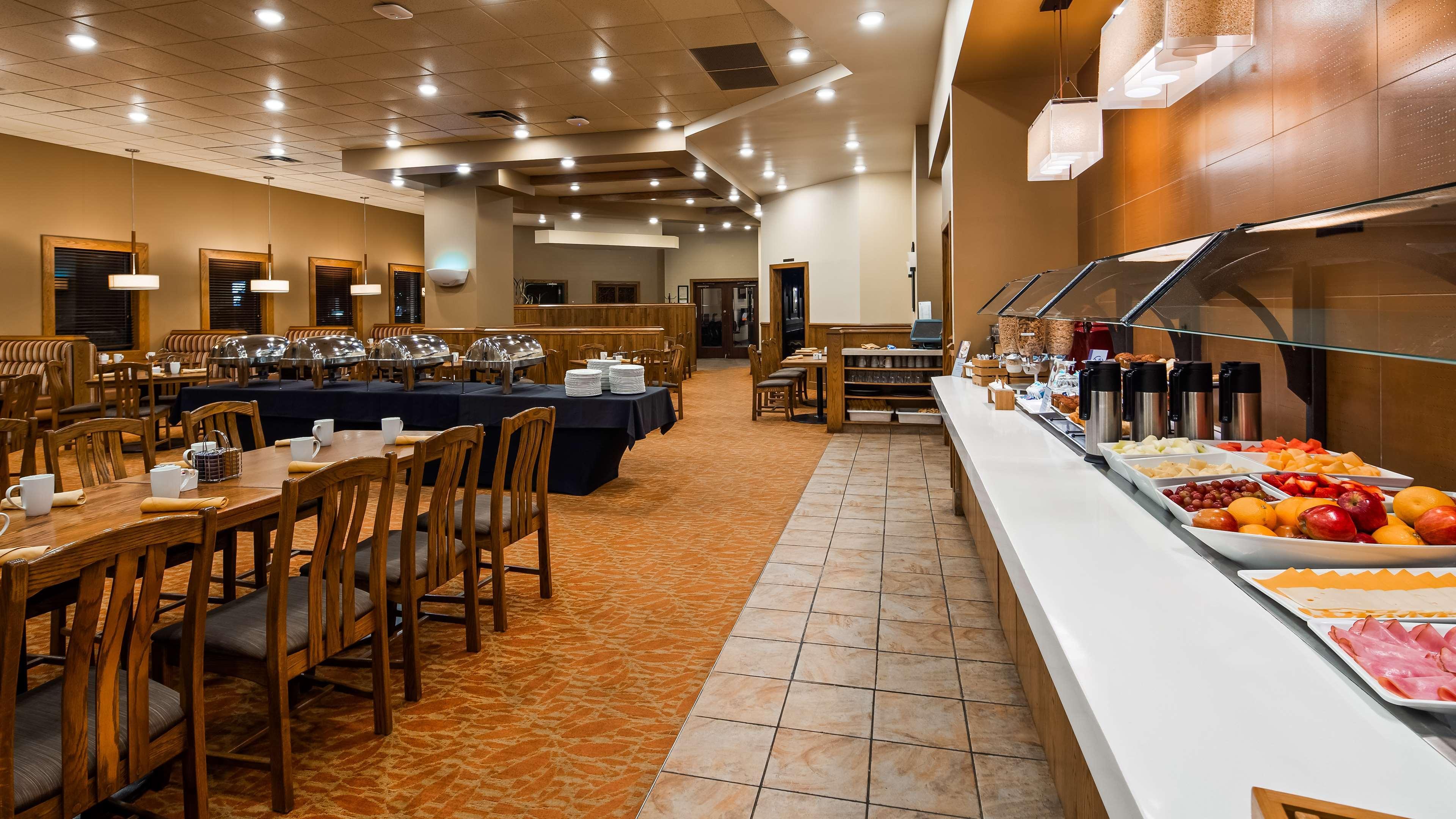 Best Western Plus Winnipeg Airport Hotel Экстерьер фото