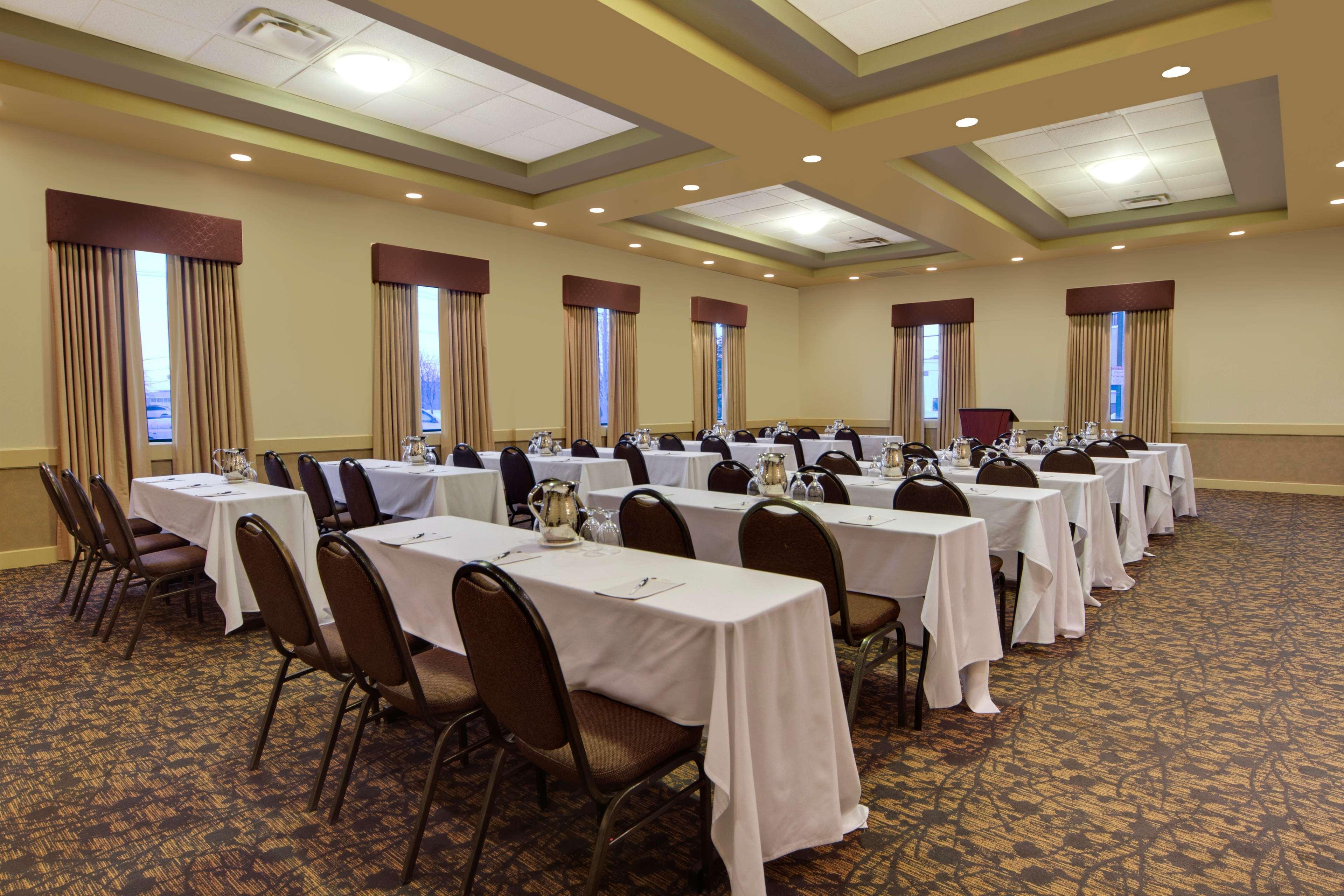 Best Western Plus Winnipeg Airport Hotel Экстерьер фото