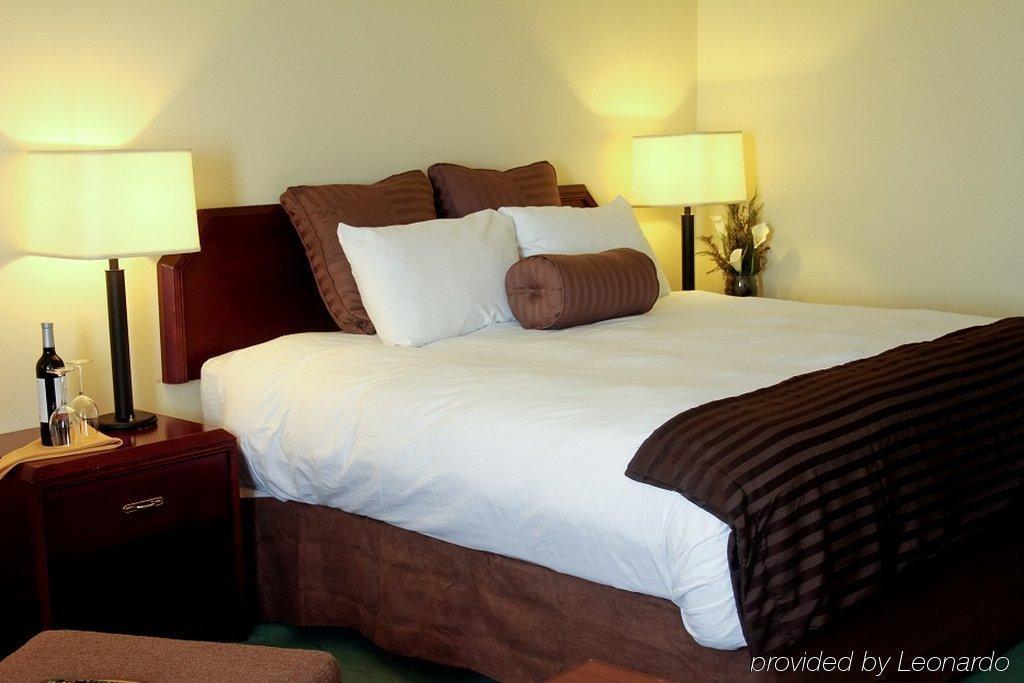 Best Western Plus Winnipeg Airport Hotel Экстерьер фото