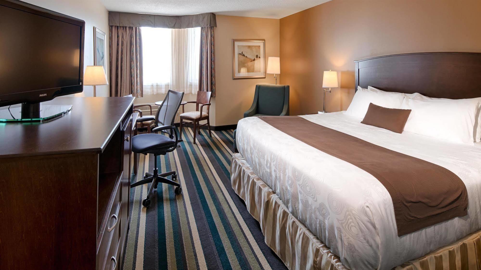 Best Western Plus Winnipeg Airport Hotel Экстерьер фото