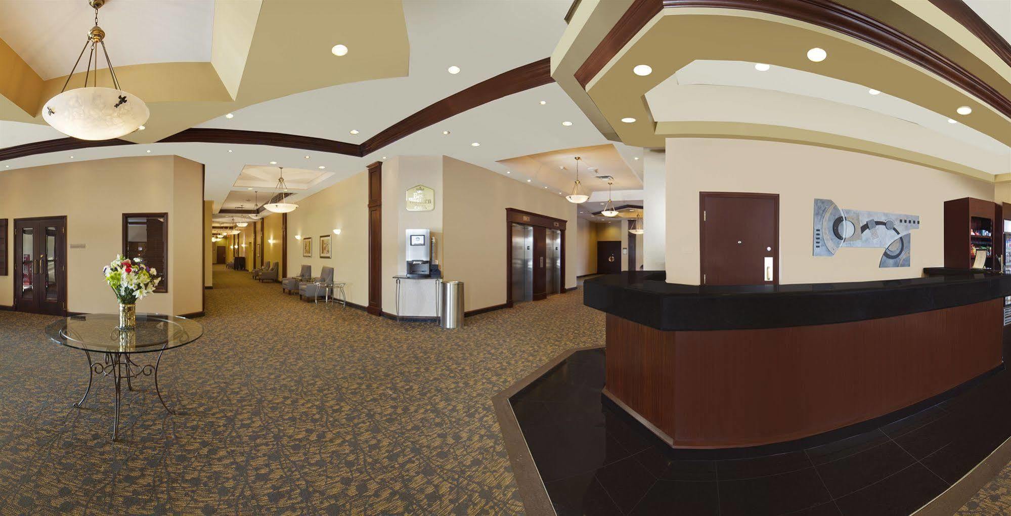 Best Western Plus Winnipeg Airport Hotel Экстерьер фото
